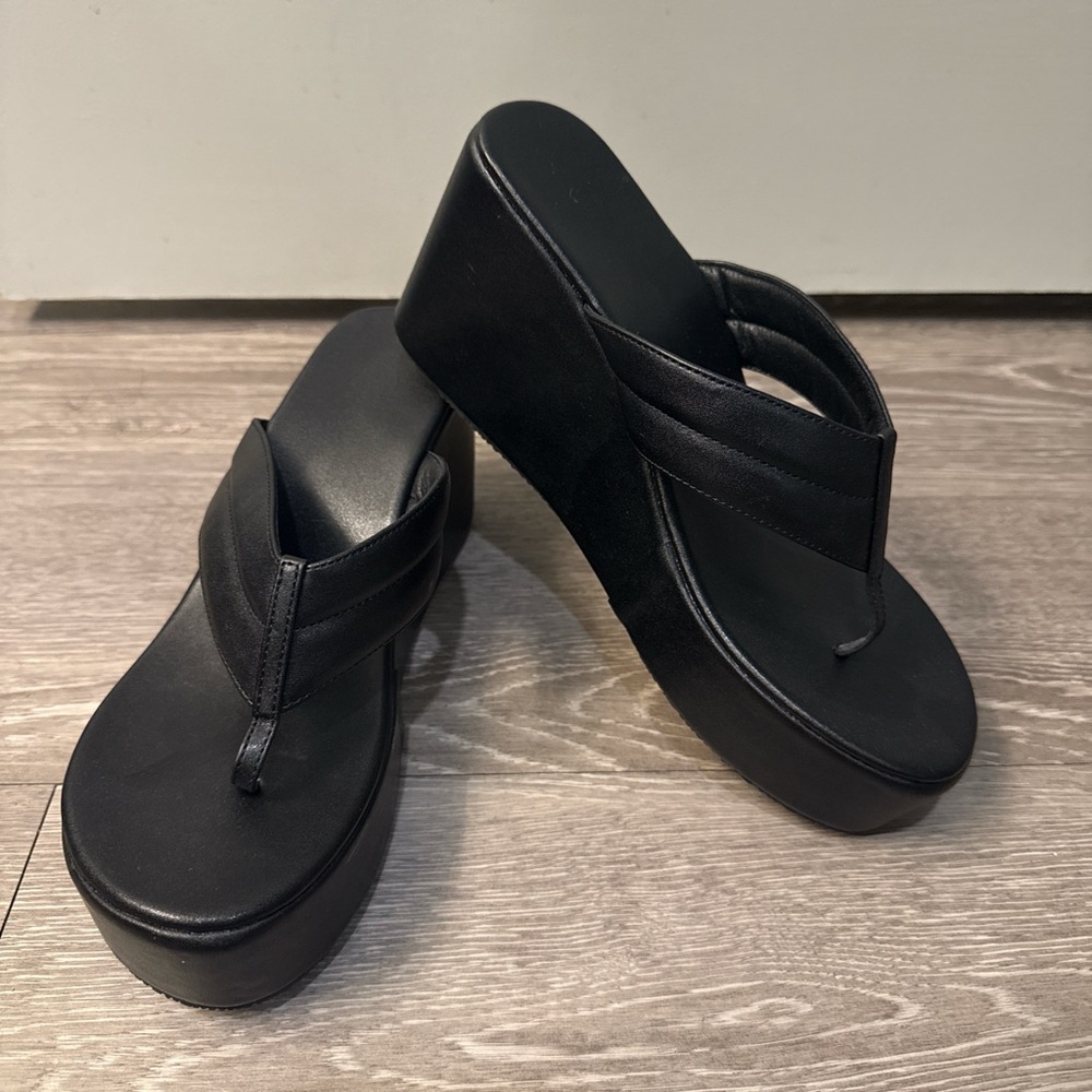 Women's Black Platform Thong Sandals - Elevated Comfort